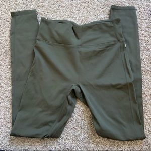 Fabletics Motion365 High-Waisted Leggings in Size M Tall